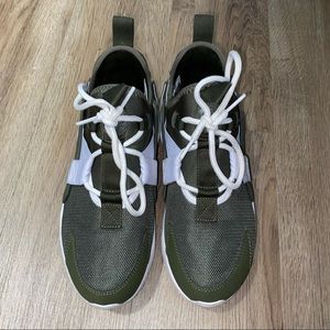 Nike Air Huaraches Olive Green